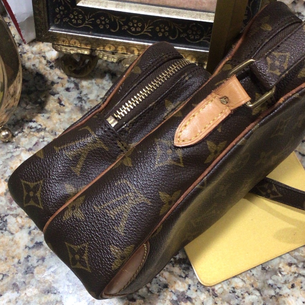 Louis Vuitton Vintage Amazon Monogram Crossbody Bag - Picture 4 of 15